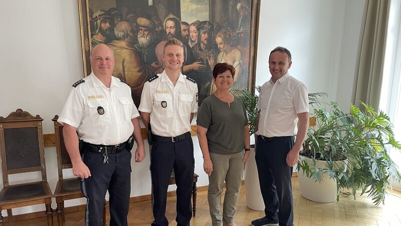 Sind froh über die guten Zahlen: (von links) Josef Neft, Matthias Löffler, Brennbergs Bürgermeisterin Irmgard Sauerer und Wörths Bürgermeister Josef Schütz.