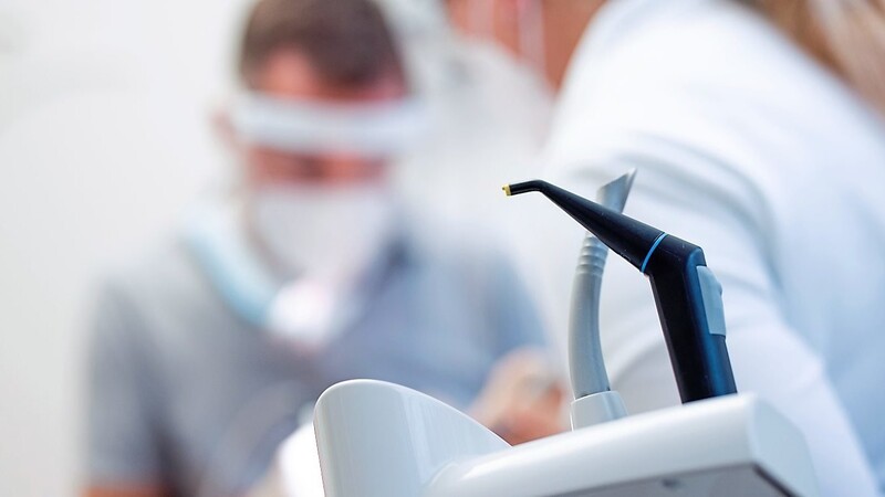 Der Mangel an Zahnmedizinischen Fachangestellten (ZFA) war auch schon häufiger Thema auf diversen Zahnärztetagen.