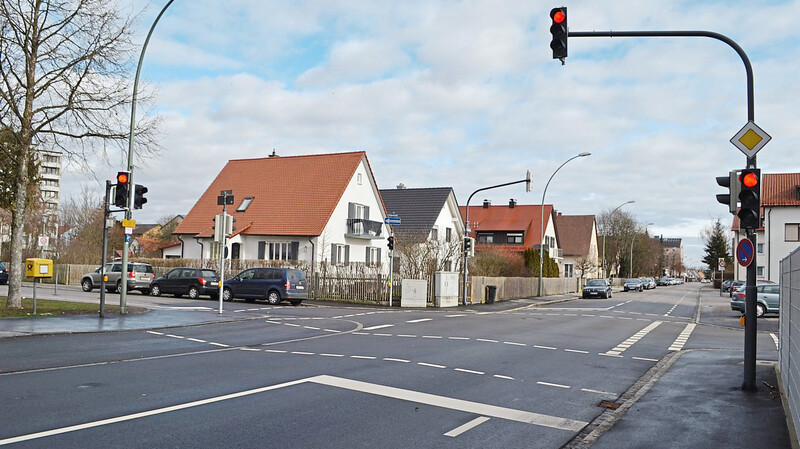 Die Ampel an der Flurstraße steht immer wieder auf Rot, obwohl kein Auto oder Fußgänger die Straße queren will.