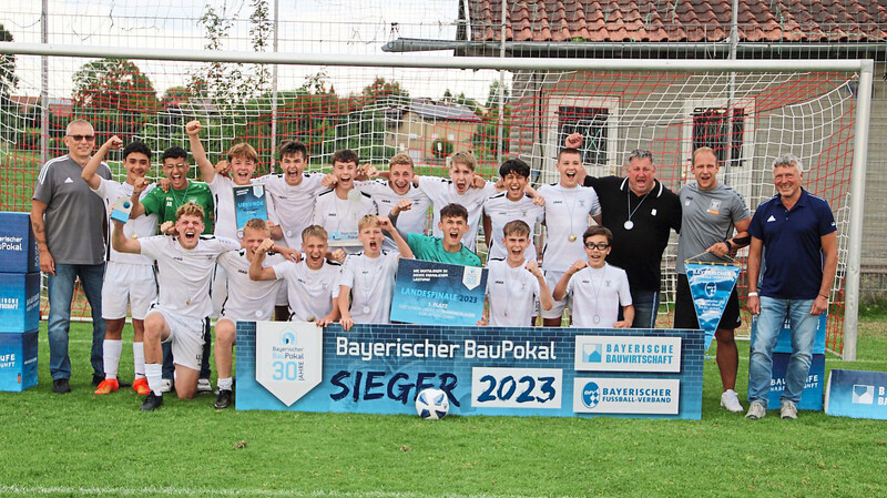 Niederbayerischer Triumph in Niederbayern: Die U15 der SpVgg GW Deggendorf ist Bau-Pokal-Sieger 2023.