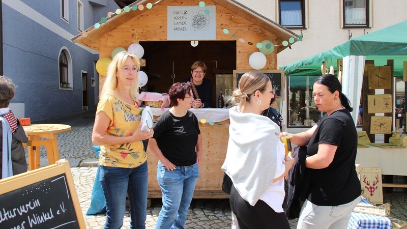 Der Kulturverein bot Kücherl, Kaffee und Limonaden von der Schnitzmühle an.