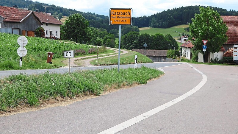 Von Geigant kommenden endet der Geh- und Radweg derzeit am Ortseingang von Katzbach.