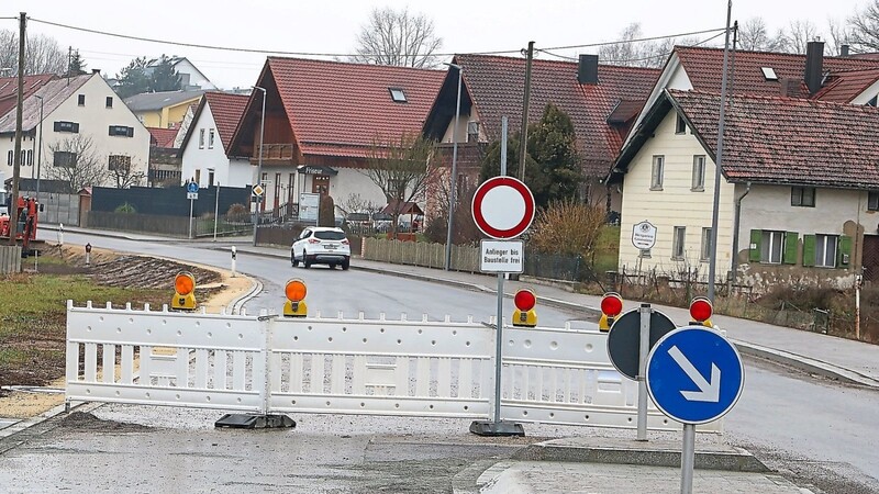 Die monatelang für den Durchgangsverkehr gesperrte Ortsdurchfahrt in der Mainburger Vorstadt ist ab Freitagmittag wieder frei befahrbar.
