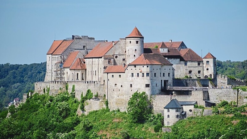 Die Burg in Burghausen war lange Zeit die Wohnstätte Hedwigs.