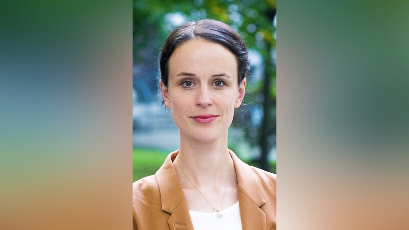 Julia Burkhardt, Professorin für Geschichte des Mittelalters an der Ludwig-Maximilians-Universität München