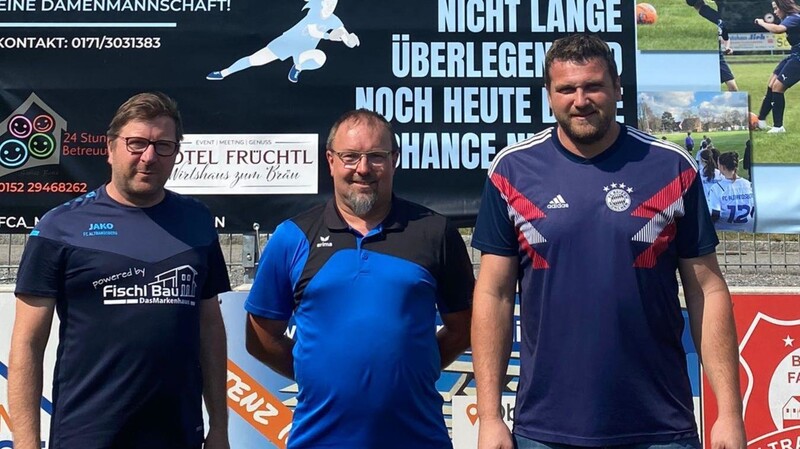 Stefan Zenkert (Verantwortlicher Mädchen- und Frauenfußball beim FC Altrandsberg), Trainer Franz Hirtreiter (neuer Trainer) und Abteilungsleiter Thomas Landgraf.