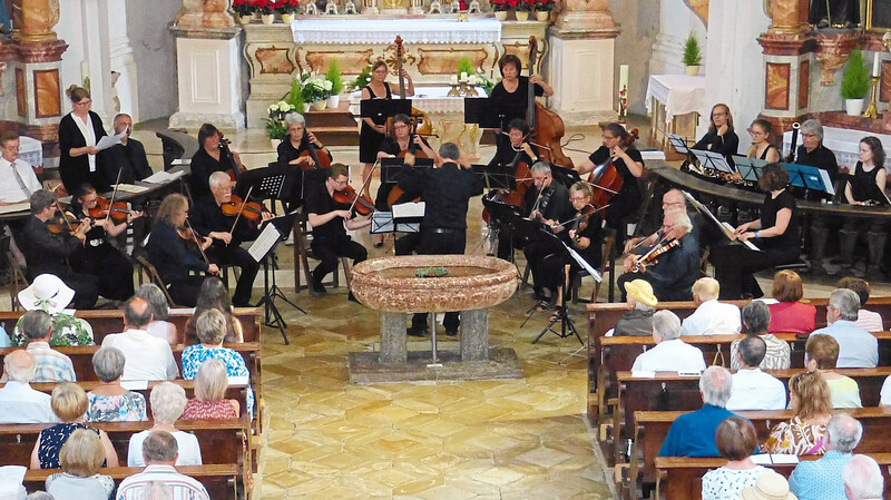 Das Orchester des Musikvereins Roding erfreute mit Werken bekannter Meister.