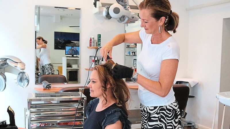 Margit Gantner ist die neue Obermeisterin der Friseur- und Kosmetik-Innung Freising. Sie möchte mit ihrem Engagement dazu beitragen, dass sich wieder mehr junge Leute für den Beruf des Friseurs interessieren.
