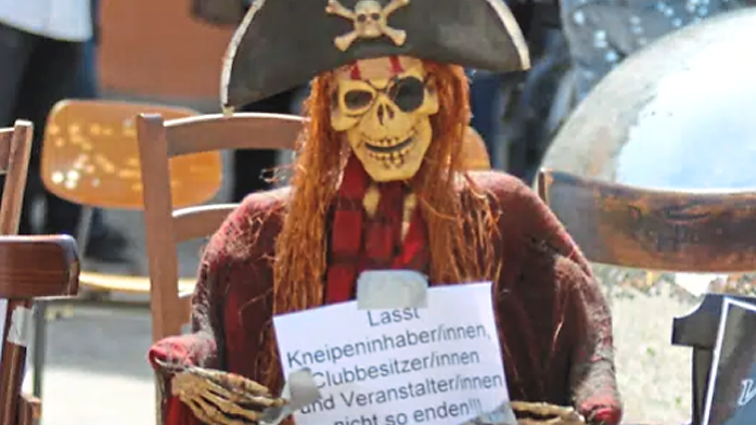 Seit Beginn der Coronapandemie 2020 (hier eine Kundgebung auf dem Haidplatz) sehen sich Regensburgs Wirte im Dauerkrisenmodus. Nun warnen sie vor einer Erhöhung der Mehrwertsteuer.