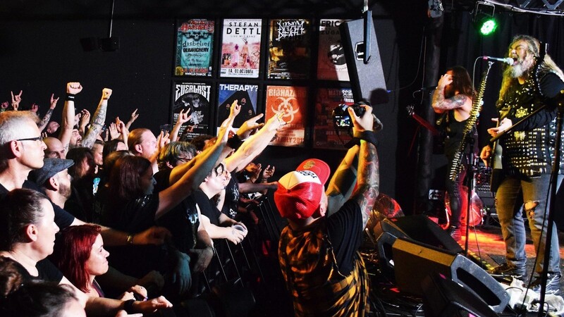 Die Metal-Legenden von Soulfly lockten am Mittwoch hunderte Fans nach Cham.