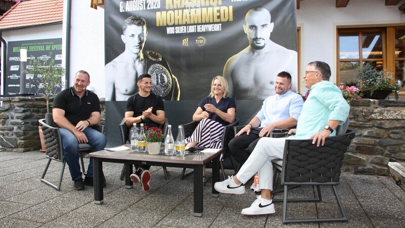 Hatten sichtlich ihren Spaß: Sepp Maurer, Robin Krasniqi, Hilde Gerg, Alexander Dotzler und Bernd Schmelzer (v.l.) bei der Aufzeichnung der ersten Folge der Sport-Talkshow "Maurer, Gerg & Friends".