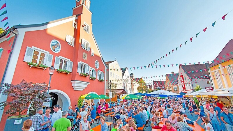 Zusammensitzen und den Sommer bei einem bunten Programm genießen - das können die Mainburger und natürlich auch Auswärtige beim Altstadtfest am 22. und 23. Juli.