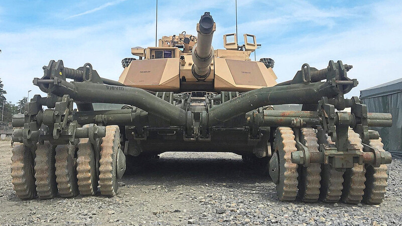 An diesen Abrams-Panzern bildet die US-Armee ukrainische Soldaten in Grafenwöhr aus.