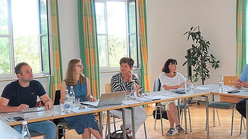 Adrian Brieden, Lea Hildebrandt, Irmgard Sauerer und Gerlinde Fink (von links) informierten bei der ILE-Sitzung über Kriterien des Regionalbudgets.