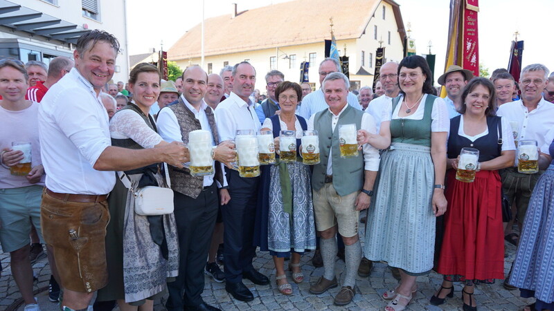 Die poltische Prominenz freute sich auf das das 41. Bierfest in Hohenthann.
