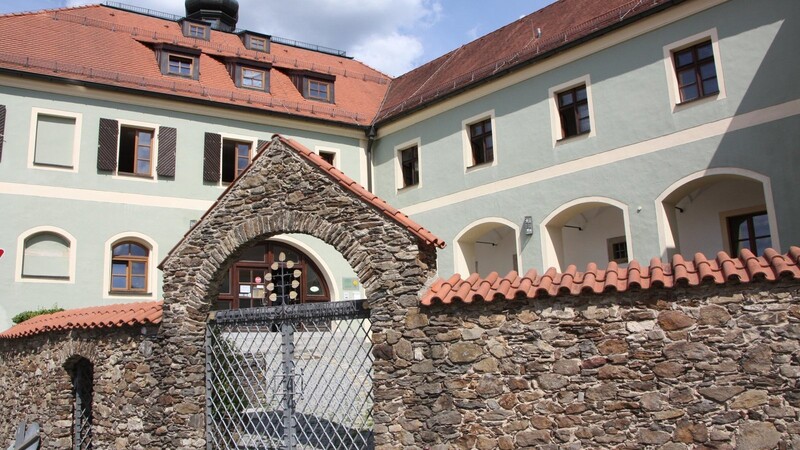 Seit 35 Jahren besteht die Jugendbildungsstätte, deren Hauptgesellschafter der Bezirk Oberpfalz ist. 30 000 Übernachtungen sind pro Jahr zu verzeichnen.