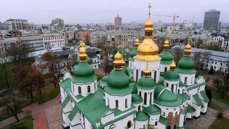 Ein Blick vom Glockenturm der Sophienkathedrale über die Stadt Kiew.