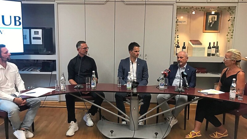 Das Jahn-Führungstrio Hans Rothammer, Philipp Hausner und Achim Beierlorzer (v.r.) stellte sich im Presseclub den Fragen der Journalisten.