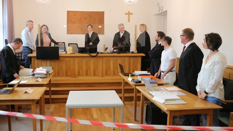 Nach 19 Verhandlungstagen ging der Prozess um die falschen Atteste vor dem Landgericht Schwandorf zu Ende.