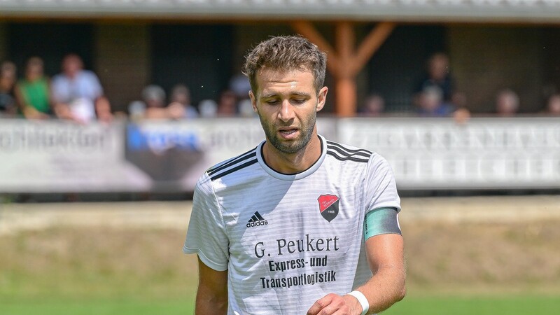 Geburtstagskind Christoph Beck, Kapitän beim TSV Seebach, möchte sich in Osterhofen mit drei Punkten beschenken.