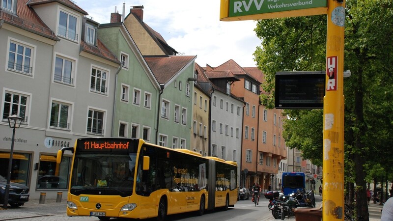 Der Großraum Regensburg (hier RVV-Busse in der Stadt Regensburg) ist mit ländlich strukturierten Landkreisen beim ÖPNV nicht zu vergleichen.