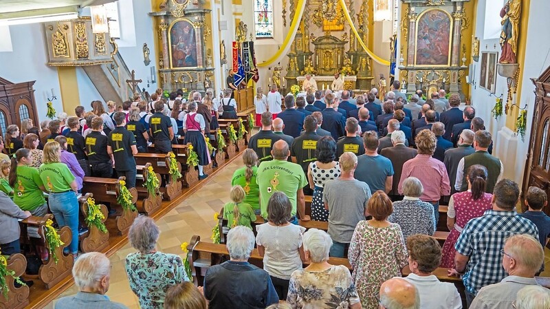 Voll besetzt war die Kirche St. Margaretha beim Patrozinium, bei dem auch der 300. Geburtstag der Pfarrkirche gefeiert wurde.