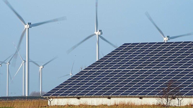 Als Schlüsselprojekt der Energiewende gilt der "Suedlink". Mit der Gleichstromleitung soll Strom aus dem windreichen Norden zu Verbrauchszentren im Süden transportieren.