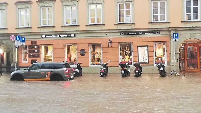 Nach heftigen Regenfällen rauschten im Sommer 2021 Wassermassen durch die Landshuter Innenstadt. Dabei entstand ein Millionenschaden.