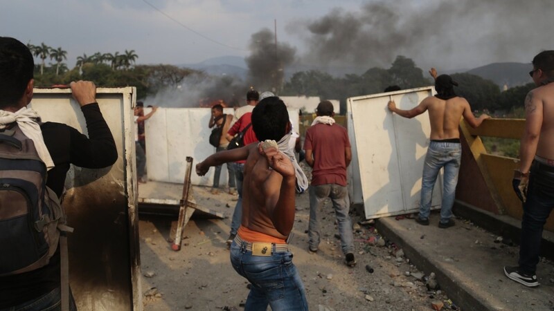 An der Grenze zu Kolumbien kam es am Wochenende zu gewaltsamen Zusammenstößen zwischen Demonstranten und Sicherheitskräften.