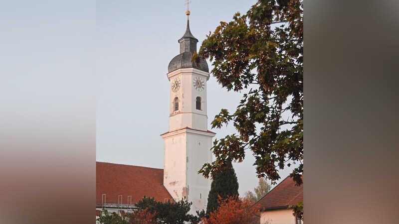Bei der Sanierung soll die Außenfassade des Kirchenschiffs und des Turms hergerichtet werden.