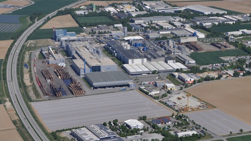 Die Anbindung der Plattlinger Papierfabrik ist optimal - Autobahn A 92 und Bahnknotenpunkt.