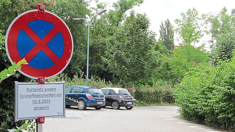 Der Parkplatz am Stadtgraben steht dafür am Dienstag wegen Grünpflegearbeiten nicht zur Verfügung.