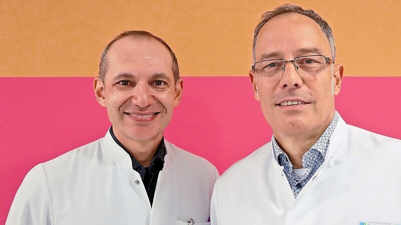 Mit Dr. Stefan Borov (links) hat der Fachbereich der Kardiologie und Neurologie des Klinikums unter der Leitung von Chefarzt Dr. Roland Brückl (rechts) nun einen Experten für Elektrophysiologie im Team.