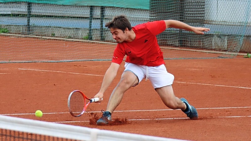 Luis Hobmeier brachte an beiden Wochenenden gute Leistungen und gewann sowohl im Herren-Einzel als auch im Mixed-Doppel.