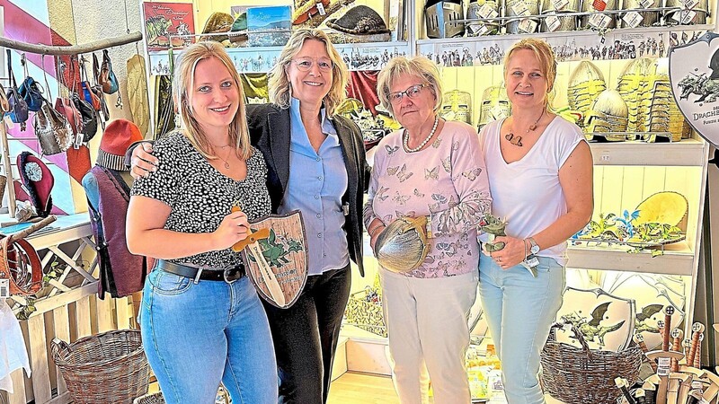 Das Drachenladen-Team mit der Organisationsleitung: Eva Thiel, Ulrike Eder, Resi Lotter und Marion Beer (von links).