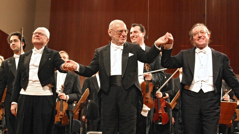 Gemeinsam mit seinen Kollegen Hans Zender (links) und Sylvain Cambreling (rechts) trat Michael Gielen 2006 zum 60. Geburtstag der SWR Sinfonieorchester Baden-Baden und Freiburg auf.