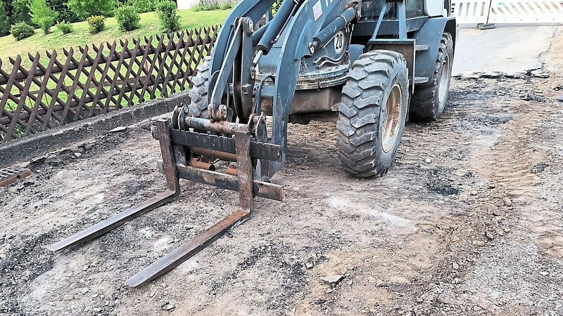 Als befürchteter Knackpunkt im Zuge der Kanal- und Wasserleitungssanierung im Kaitersbergweg/Altwiesenweg erweist sich die Totenbachquerung, die eine Erneuerung des Rahmendurchlasses mit damit einhergehenden Mehrkosten erforderlich macht.