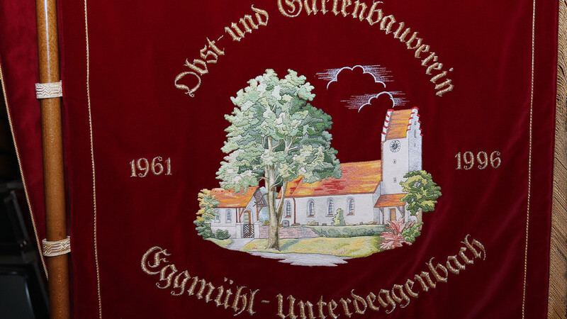 Die Vereinsfahne des OGV Eggmühl-Unterdeggenbach.