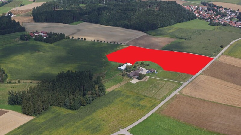 Auf der rot markierten Fläche soll die geplante Photovoltaik-Anlage Karwill gebaut werden.