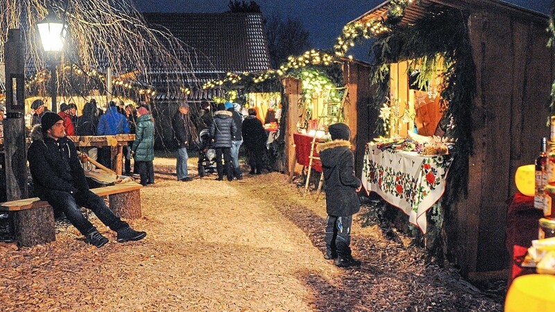 Viele Bürger aus dem Dorf, aus der Stadt und aus der Umgebung schauten am Wochenende auf der Seyboldsdorfer Vorweihnacht vorbei.