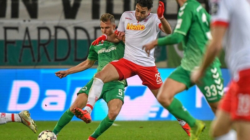 Der SSV Jahn Regensburg um Stürmer Hamadi Al Ghaddioui muss in den letzten sechs Saisonspielen viermal sonntags ran.