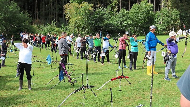 Genau ihr Ziel anvisiert haben die Bogensportler. Die Schießanlage bei Axenhofen war gut besucht.