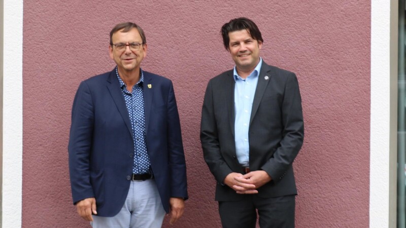 Leonet-Vorstand Martin Naber (r.) und Bürgermeister Franz Wittmann
