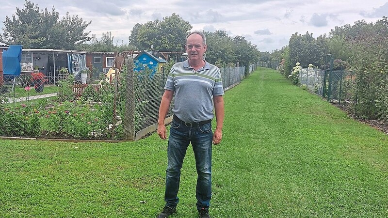 Georg Schmid steht der Bahn-Landwirtschaft in Plattling vor und ist Ansprechpartner in der Kleingartenanlage an der Werkstraße.  Fotos: