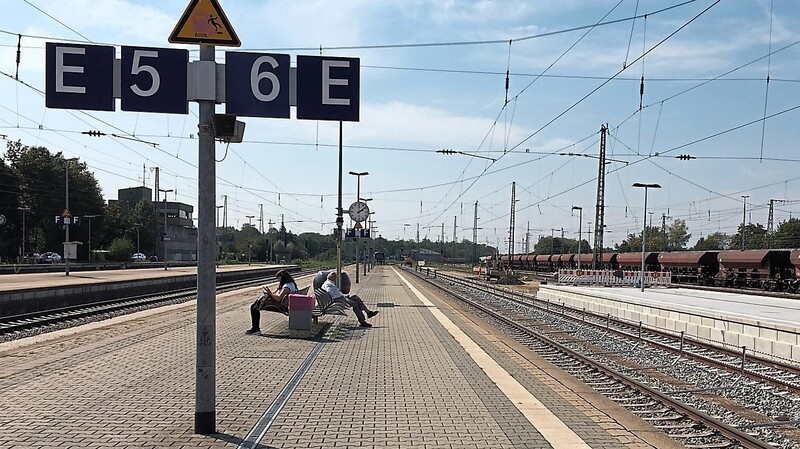 Gerade zu den Stoßzeiten wird es öfter eng für Zugreisende von Landshut nach München: Im Juni ist jeder vierte Zug auf der Strecke verkürzt gefahren, also mit weniger Waggons als beauftragt.