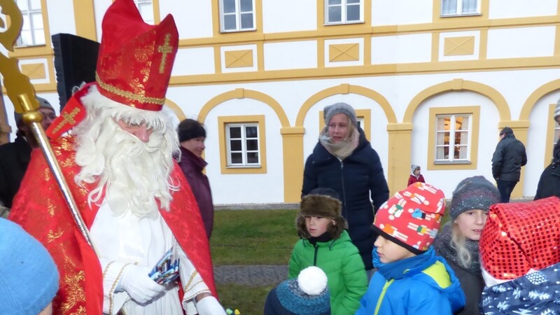 Der Nikolaus hatte für jedes Kind ein süßes Geschenk.