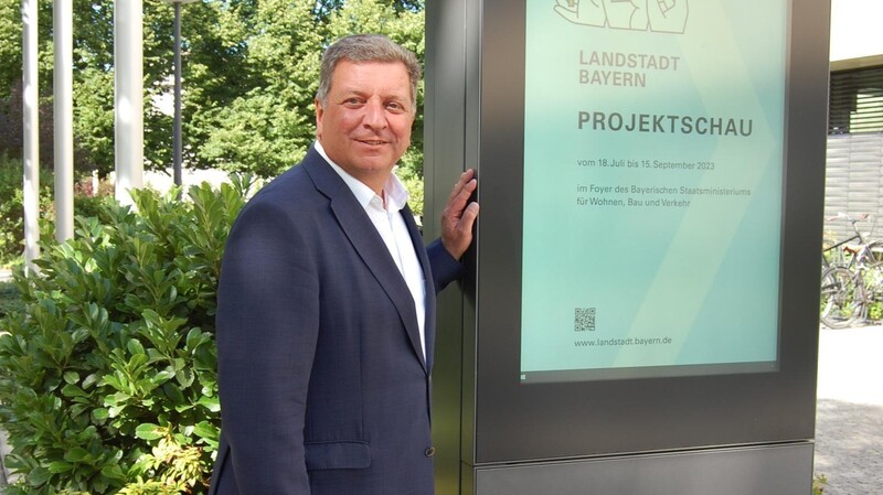 "Bauen ist für uns eine Zukunftsfrage", sagt Bayerns Bau- und Verkehrsminister Christian Bernreiter. Die Staatsregierung plane deshalb weitere Programme für mehr Wohnungsbau.