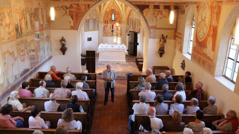 Zahlreiche Besucher hörten die Ausführungen von Kirchenpfleger Hermann Limbrunner.