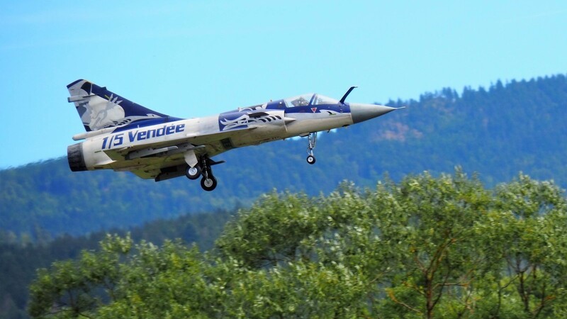Die düsengetriebene Mirage 2000: Der Modellflieger begeisterte die Zuschauer.