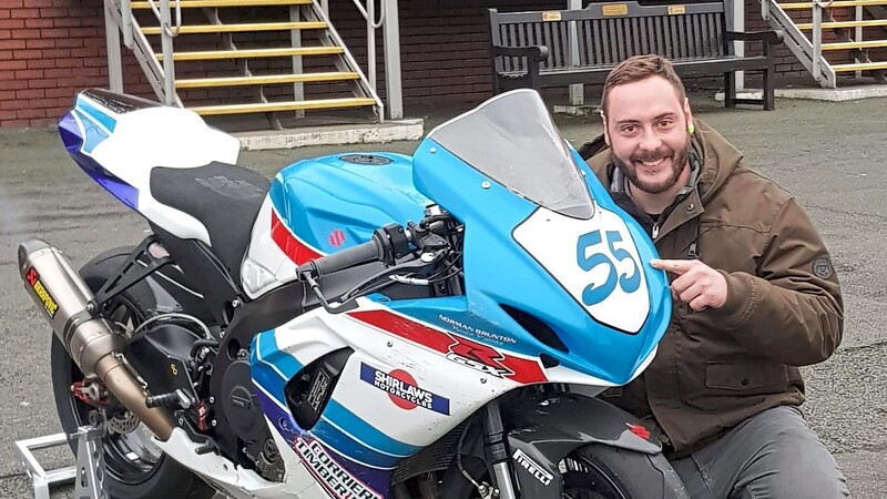 Der Vilsbiburger Motorradrennfahrer David Datzer ist zum ersten Mal bei der Isle of Man Tourist Trophy mit einer Suzuki am Start.